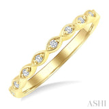 1/10 Ctw Marquise Mount Link Round Cut Diamond Wedding Band in 14K Yellow Gold
